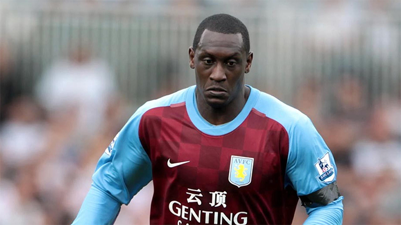 cau-thu-nao-ra-san-nhieu-nhat-o-giai-ngoai-hang-anh-emile-heskey