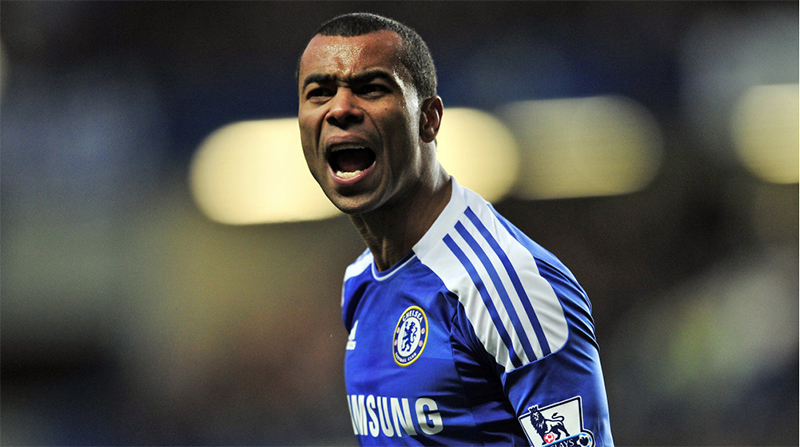 hau-ve-trai-hay-nhat-ashley-cole